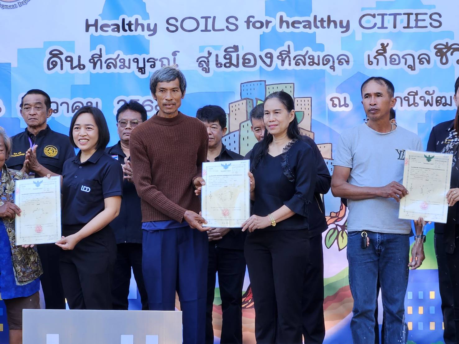 title - ส.ป.ก.จังหวัดพิษณุโลก ร่วมงานวันดินโลก ปี 2568 รณรงค์ความสำคัญของทรัพยากรดิน สู่เมืองที่สมดุล เกื้อกูลชีวิต